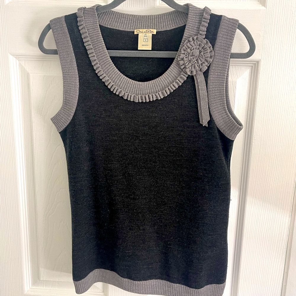 Oscar de La Renta 100% wool vest, size S